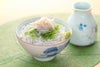大分県産の新鮮な生ちりめん（ちりめんじゃこ）と釜揚げしらすを盛り付けた海鮮丼の画像。ご自宅で手軽に楽しめる、産地直送の贅沢なしらす丼セット。
