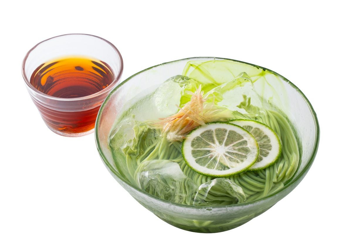 大分特産のかぼすを練り込んだ「かぼす麺」を器にきれいに盛った調理後の画像。爽やかな風味とコシのある麺で、様々なアレンジが楽しめる。