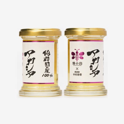 アカシアの花を蜜源とした「国産アカシアはちみつ」の画像。やさしい香りとクセのない穏やかな甘さが特徴で、結晶しにくい単花蜜。