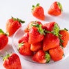 大分県産の人気いちご品種「さがほのか」を皿に盛ったイメージ画像。甘さと酸味のバランスがよい「さがほのか」を産地直送でお取り寄せ、通販でギフト購入。