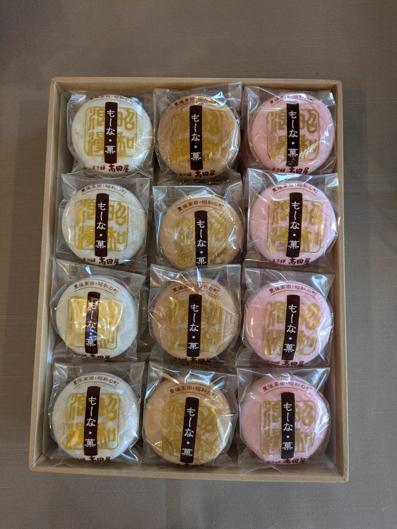 豊後高田の方言で「も～な美味しい」と名付けられた「も～な・菓 24袋入り」のセット内容量画像。粒餡、こし餡、ピーナッツ餡など、高田屋自慢の自家製餡をたっぷり詰めた最中のセット。