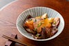 ブランド魚「関ぶり」を特製タレで漬け込んだ「富士見のりゅうきゅう」のアップ画像。身が締まった関ぶりの食感が伝わる、大分からのお取り寄せ品。