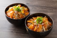 大分県産「関あじ」と「関さば」を使用した「富士見のりゅうきゅう」をご飯に盛り付けた漬け丼の画像。手軽に作れる大分名物の海鮮丼を通販でお取り寄せ。