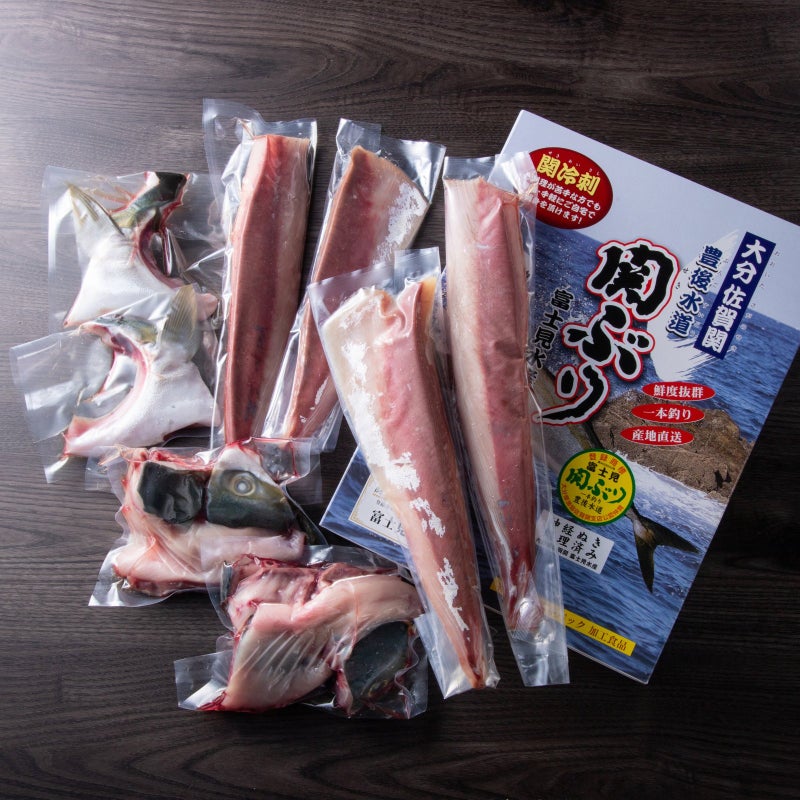 大分県産のブランド魚「関ぶり」2～3kg（解体済）の化粧箱・腹身・背身・かま・あらの内容量を並べた画像。お刺身（関冷刺）や料理に使える関ぶりを産地直送でお取り寄せ。