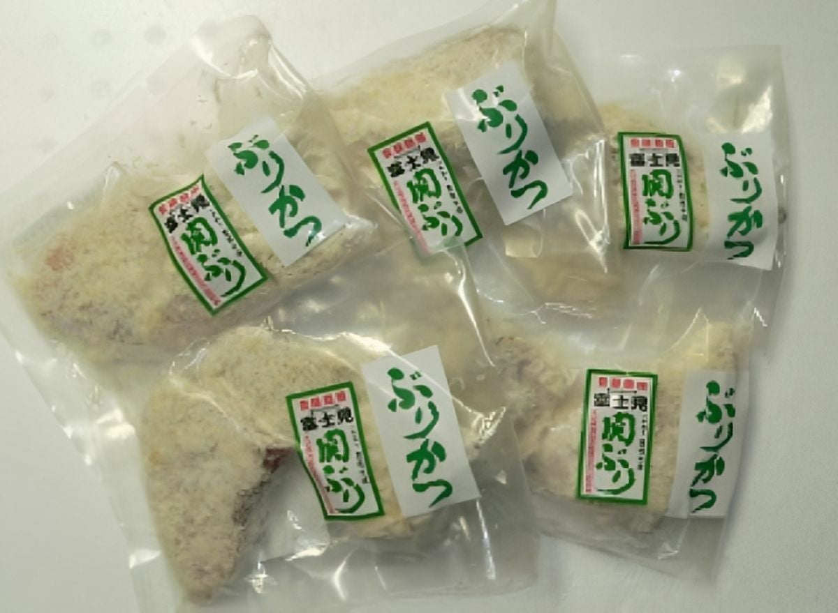 大分県産のブランド魚「関ぶり」を使用した「ぶりかつ」10枚入りセットの画像。揚げるだけでメインのおかずになる大分のグルメを通販でお取り寄せ。