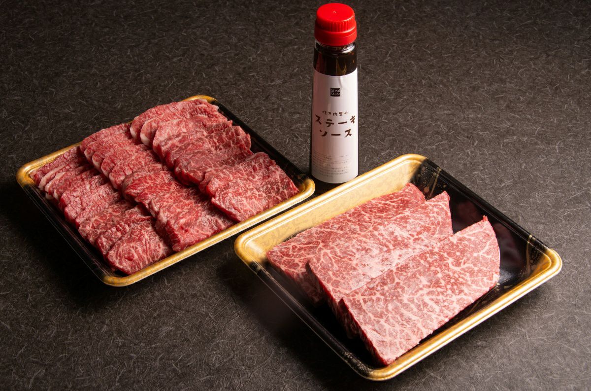 大分県のブランド牛「おおいた和牛」の赤身肉（モモ、ヒレなど）が合計950g、トレイに並べられた内容量画像。脂肪が少なく、肉本来の旨味を楽しめる赤身づくしのセット。