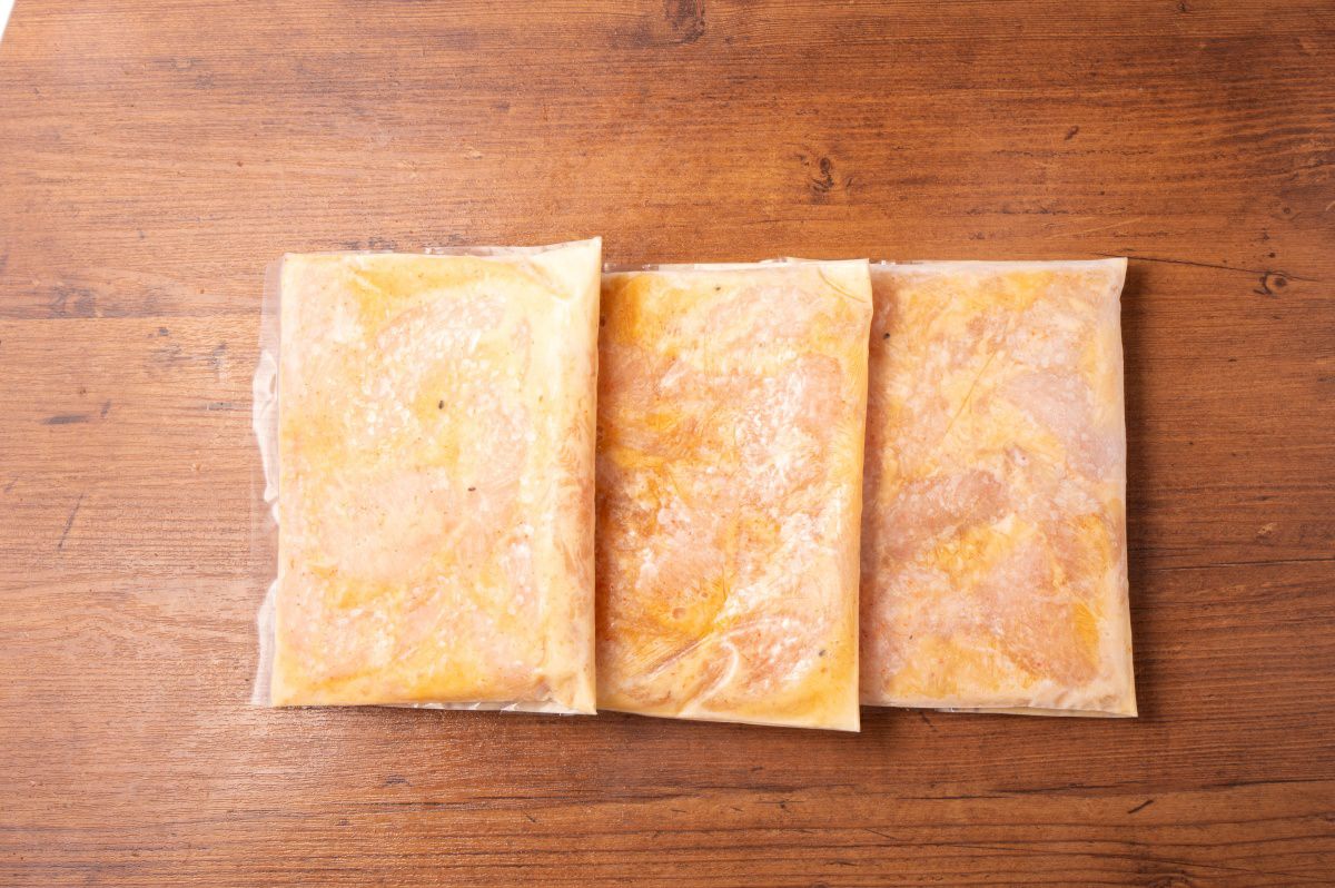 揚げるだけで簡単に調理できる、大分名物「とり天」600gの冷凍パック内容量画像。大分のソウルフードを通販でお取り寄せ。