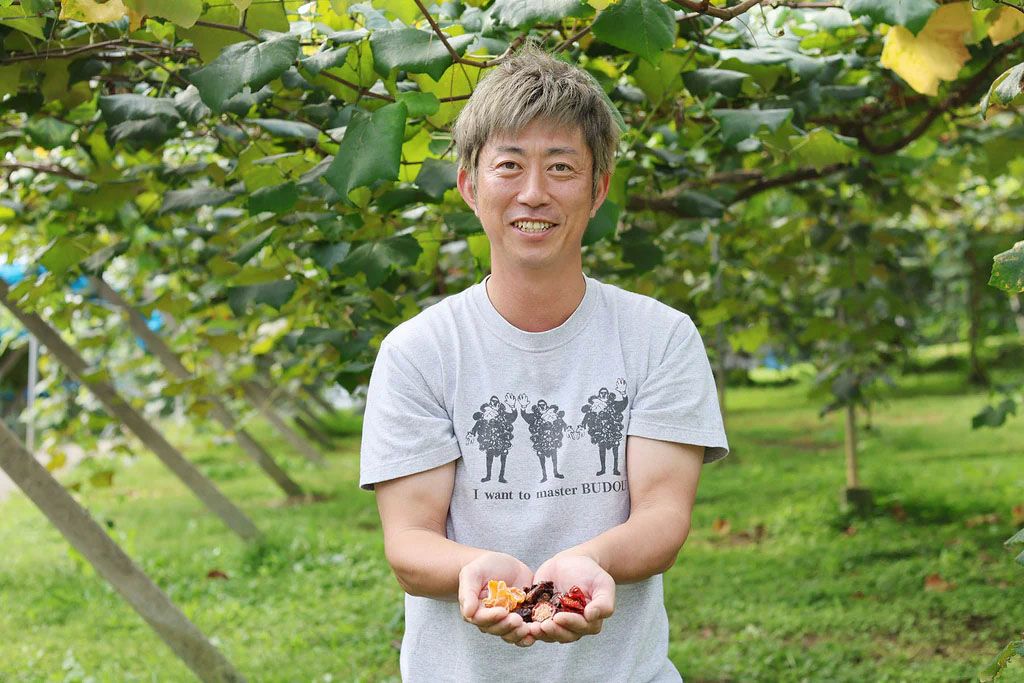 「塩分ミックス」と「濃縮みかん」の2種類が入った神仏習合ドライフルーツ2袋セットの画像。大分県産のフルーツを使用したお菓子を通販でお取り寄せ。