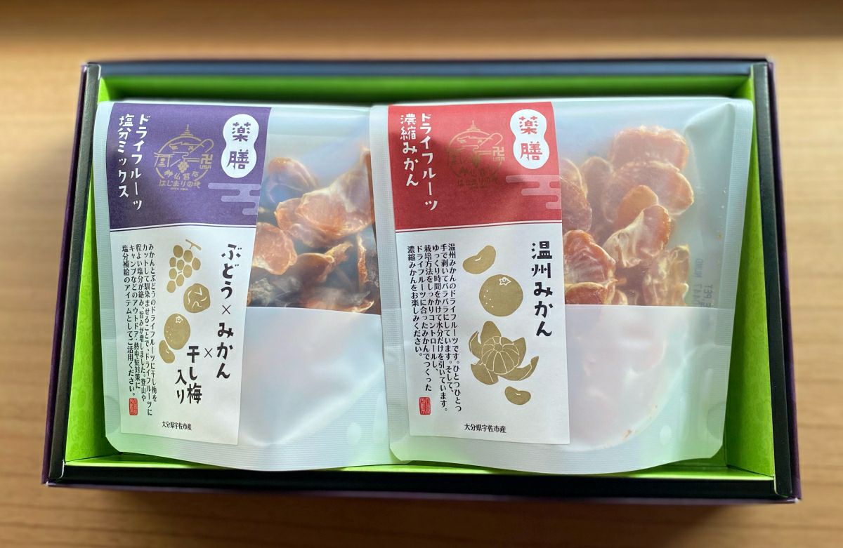 「塩分ミックス」と「濃縮みかん」の2種類が入った神仏習合ドライフルーツ2袋セットの画像。大分県産のフルーツを使用したお菓子を通販でお取り寄せ。