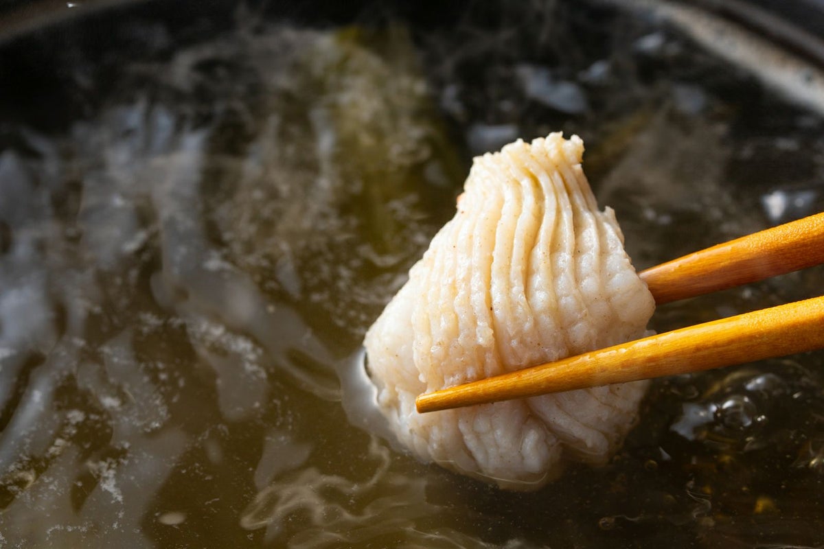 大分県産の上質な鱧（ハモ）を使用した「殿様はもしゃぶセット」の調理イメージ画像。夏の味覚・鱧しゃぶを産地直送でお取り寄せ、通販でギフト購入。