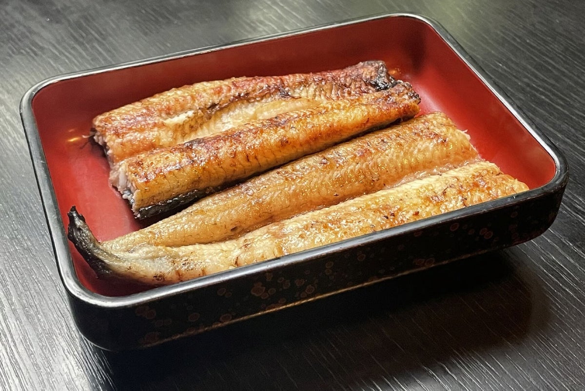 【志おや 蒲焼白焼計二本セット】（タレ・鰻塩・化粧箱付）